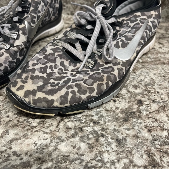 Black/Grey/White cheetah print Nikes- Free TR Connect 2 - Picture 2 of 9